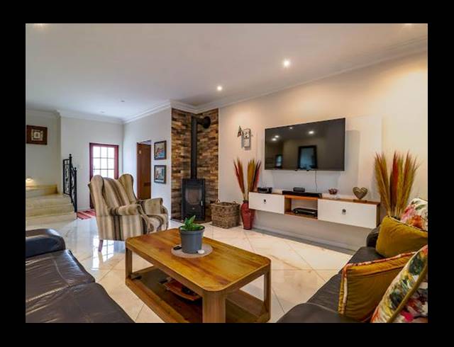 3 BEDROOM TOWNHOUSE FOR SALE IN MIDSTREAM ESTATE